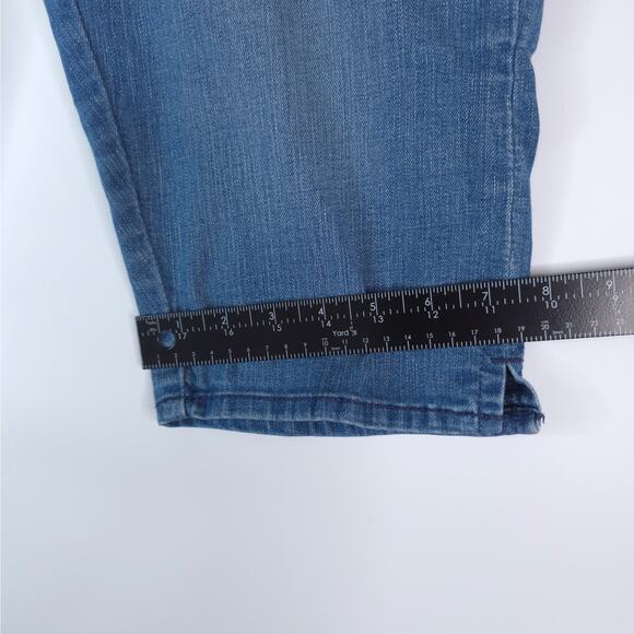 Levis Jeans Womens 6M (26x15) Blue Knee Length Bermuda Capri Stretch Mid Rise - Picture 9 of 9